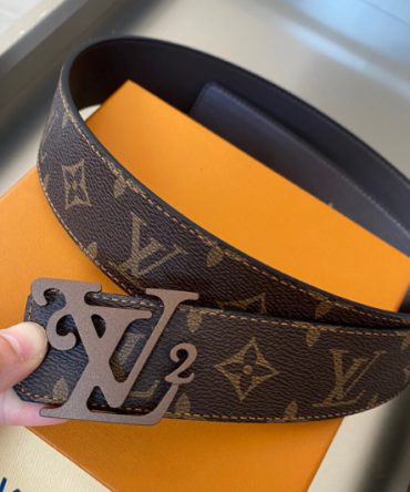 1:1 Replica Louis Vuitton Initiales Reversible LV Belt Monogram with Brown Toned Hardware LV Women Belt