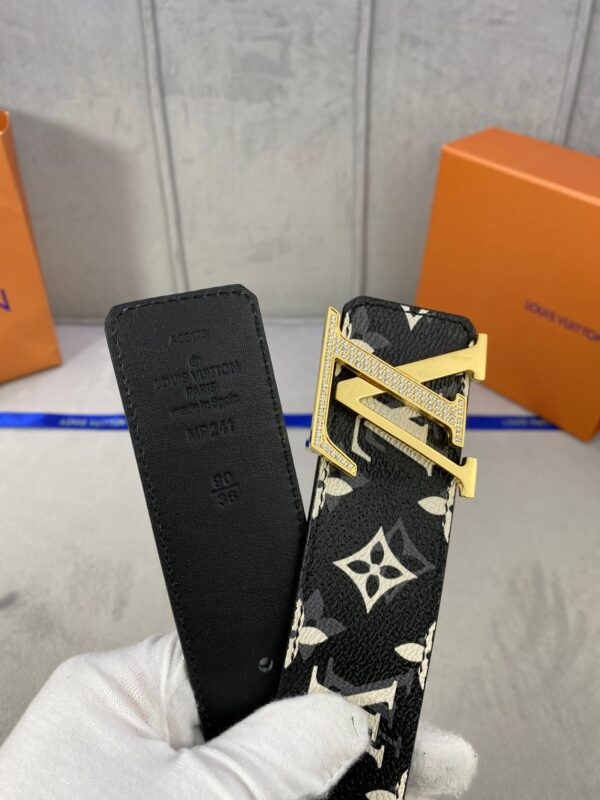 1:1 Replica Louis Vuitton Initiales Reversible LV Belt Monogram with Gold Toned Hardware LV Women Belt
