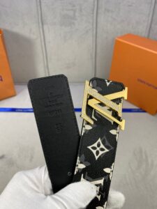 1:1 Replica Louis Vuitton Initiales Reversible LV Belt Monogram with Gold Toned Hardware LV Women Belt