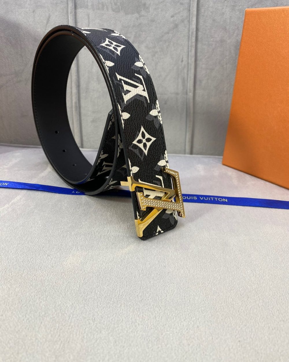 1:1 Replica Louis Vuitton Initiales Reversible LV Belt Monogram with Gold Toned Hardware LV Women Belt