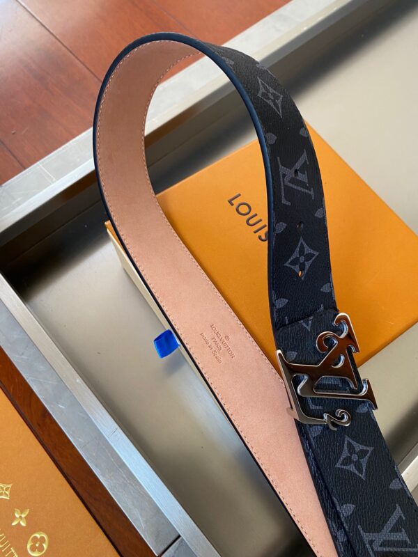 1:1 Replica Louis Vuitton Initiales Reversible LV Belt Monogram with Silver Toned Hardware LV Women Belt