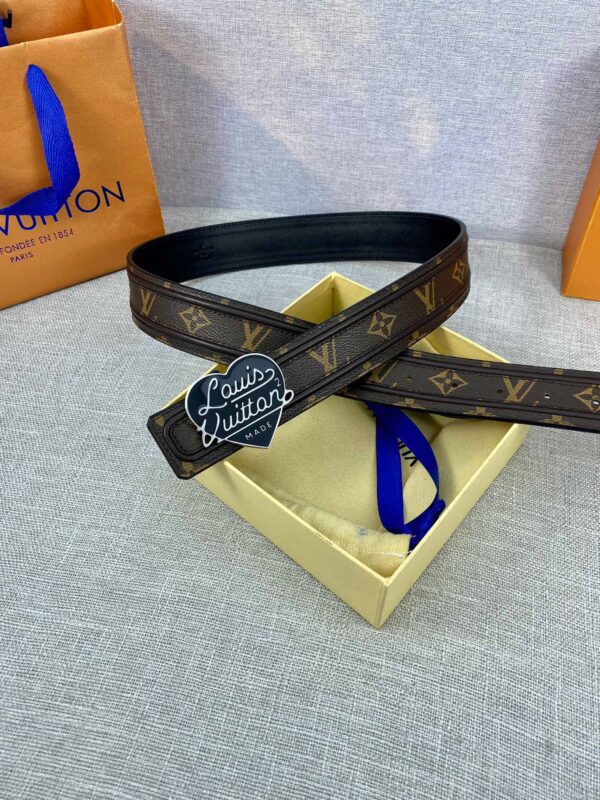 1:1 Replica Louis Vuitton Initiales Reversible LV Belt Monogram with Silver Toned Hardware LV Women Belt