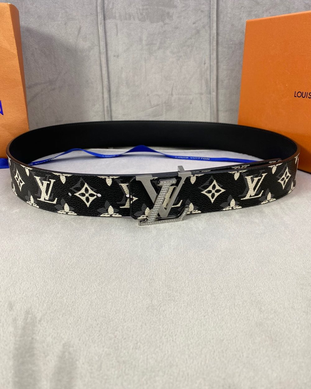 1:1 Replica Louis Vuitton Initiales Reversible LV Belt Monogram with Silver Toned Hardware LV Women Belt