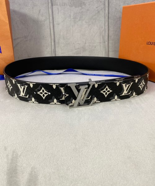 1:1 Replica Louis Vuitton Initiales Reversible LV Belt Monogram with Silver Toned Hardware LV Women Belt