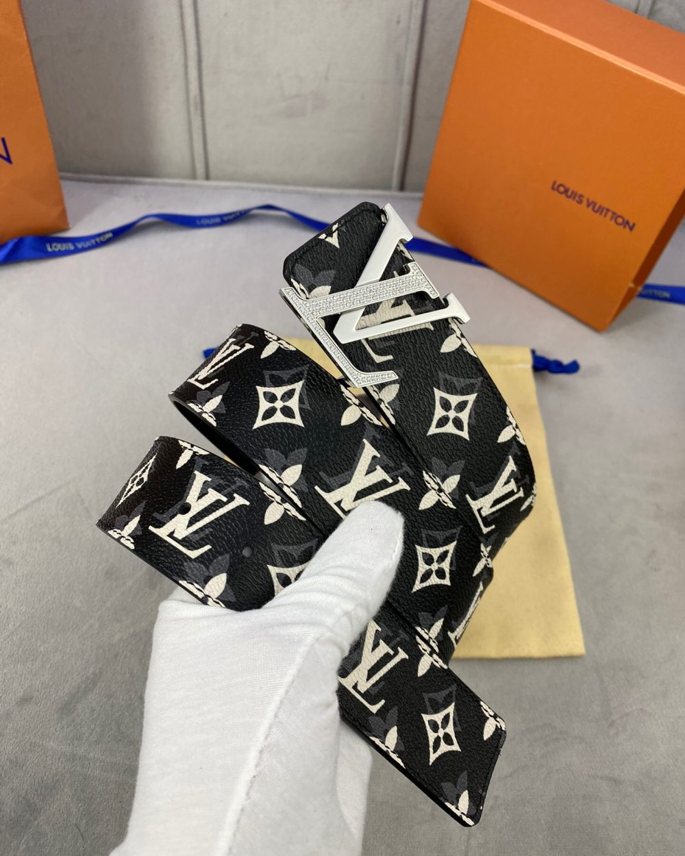 1:1 Replica Louis Vuitton Initiales Reversible LV Belt Monogram with Silver Toned Hardware LV Women Belt