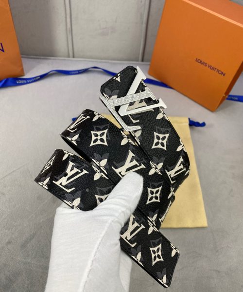 1:1 Replica Louis Vuitton Initiales Reversible LV Belt Monogram with Silver Toned Hardware LV Women Belt