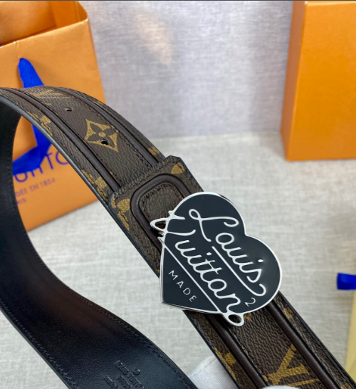 1:1 Replica Louis Vuitton Initiales Reversible LV Belt Monogram with Silver Toned Hardware LV Women Belt