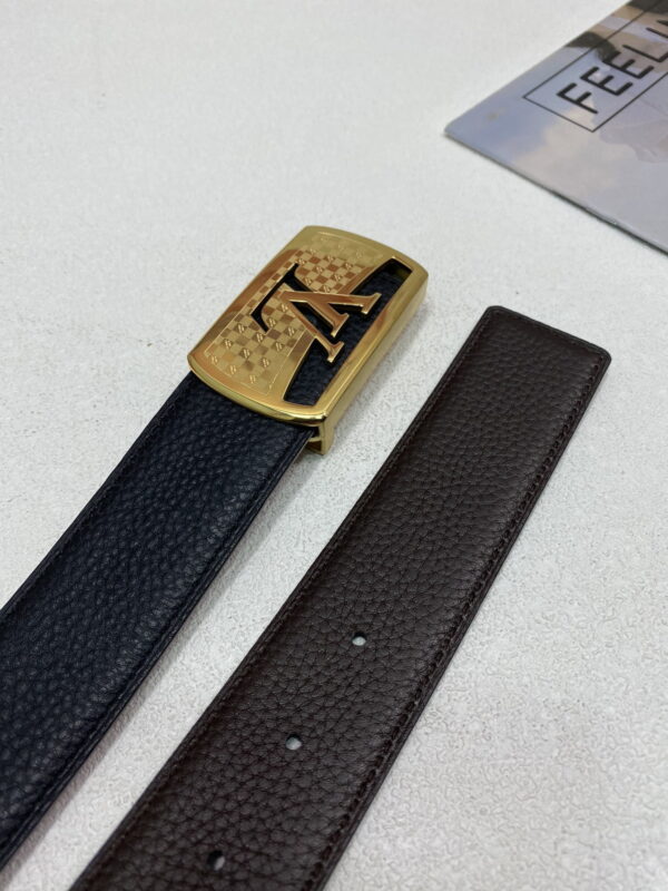 1:1 Replica Louis Vuitton Initiales Reversible LV Belt with Gold Toned Hardware LV Women Belt