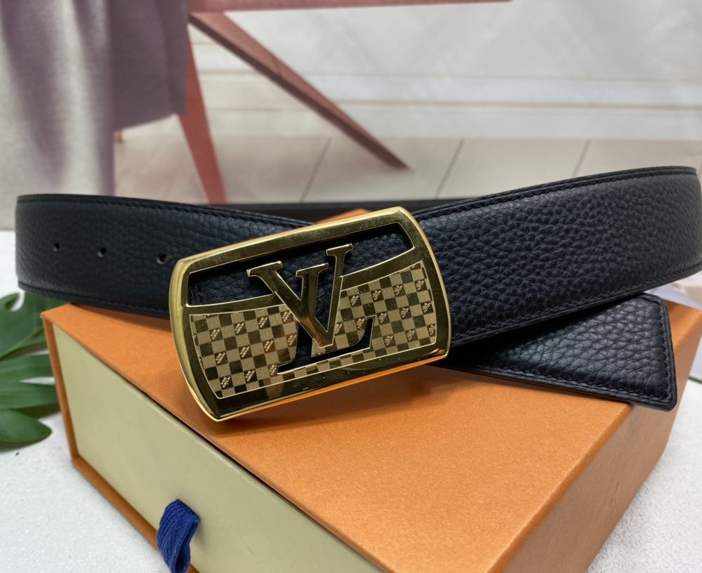 1:1 Replica Louis Vuitton Initiales Reversible LV Belt with Gold Toned Hardware LV Women Belt