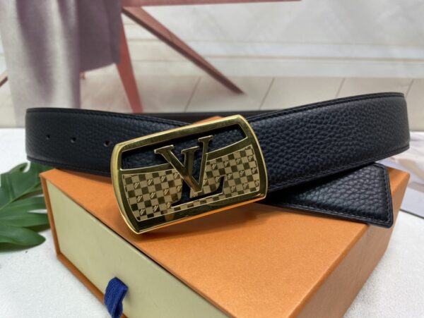 1:1 Replica Louis Vuitton Initiales Reversible LV Belt with Gold Toned Hardware LV Women Belt