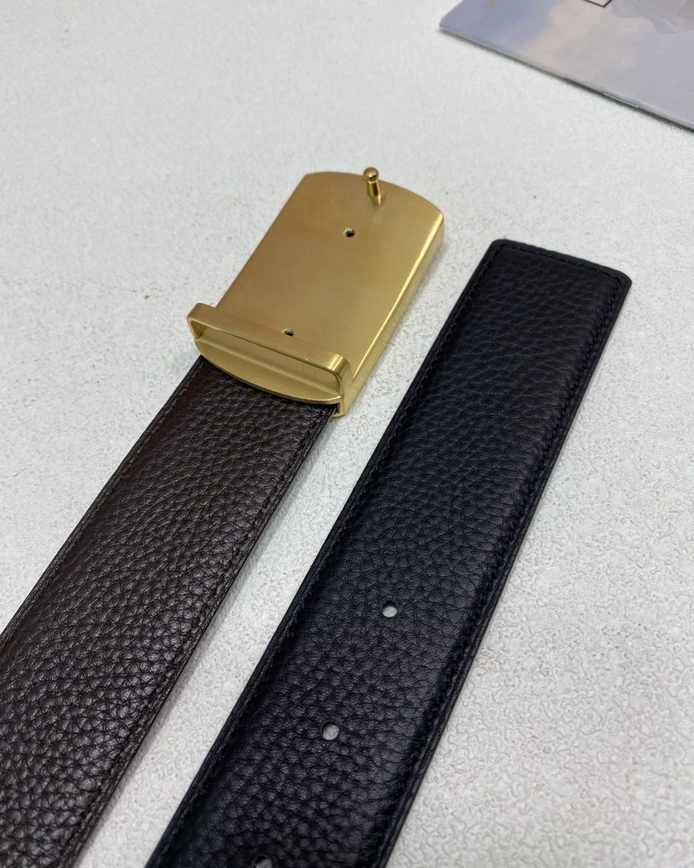 1:1 Replica Louis Vuitton Initiales Reversible LV Belt with Gold Toned Hardware LV Women Belt