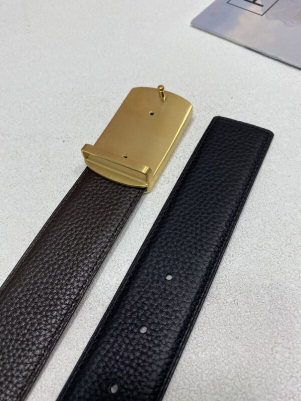 1:1 Replica Louis Vuitton Initiales Reversible LV Belt with Gold Toned Hardware LV Women Belt