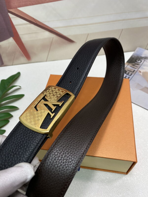 1:1 Replica Louis Vuitton Initiales Reversible LV Belt with Gold Toned Hardware LV Women Belt