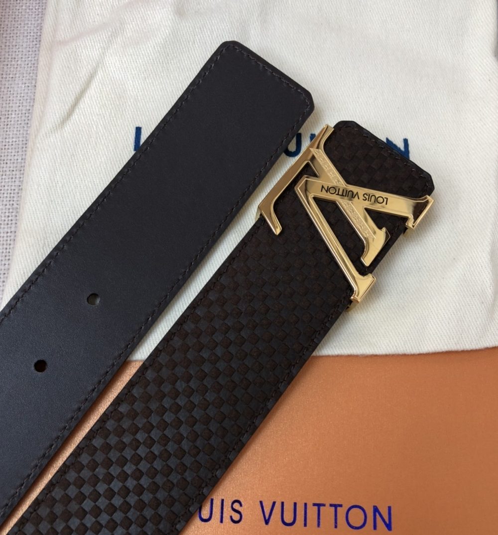 1:1 Replica Louis Vuitton Initiales Reversible LV Belt with Gold Toned Hardware LV Women Belt