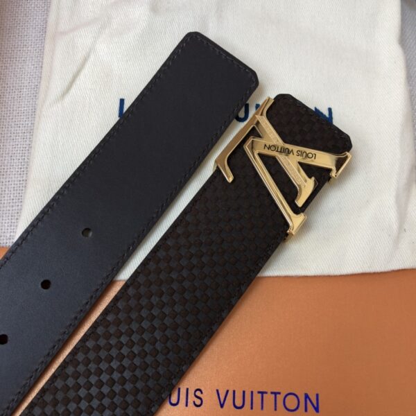 1:1 Replica Louis Vuitton Initiales Reversible LV Belt with Gold Toned Hardware LV Women Belt
