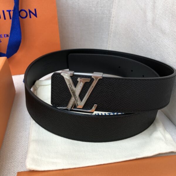 1:1 Replica Louis Vuitton Initiales Reversible LV Belt with Silver Hardware LV Women Belt LV