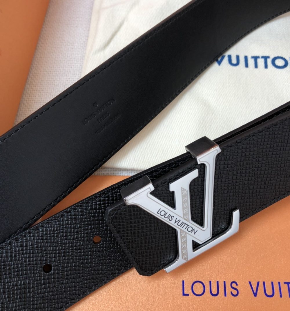 1:1 Replica Louis Vuitton Initiales Reversible LV Belt with Silver Hardware LV Women Belt LV