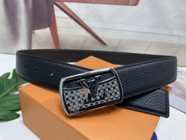 1:1 Replica Louis Vuitton Initiales Reversible LV Belt with Silver Toned Hardware LV Women Belt