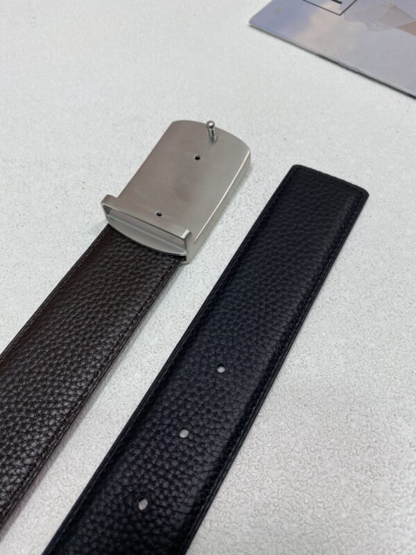 1:1 Replica Louis Vuitton Initiales Reversible LV Belt with Silver Toned Hardware LV Women Belt