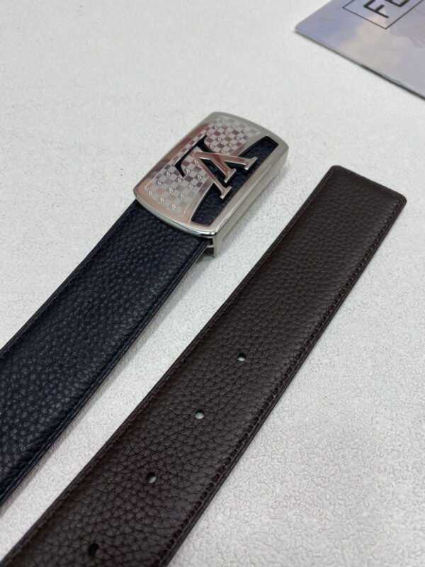 1:1 Replica Louis Vuitton Initiales Reversible LV Belt with Silver Toned Hardware LV Women Belt