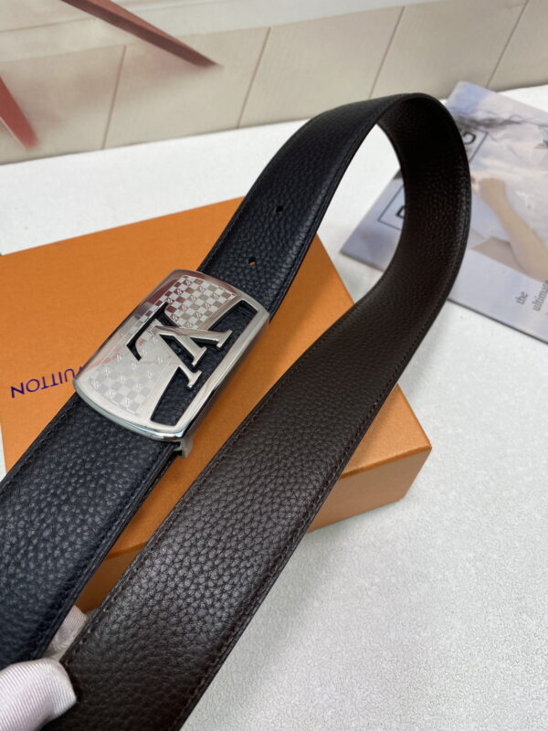 1:1 Replica Louis Vuitton Initiales Reversible LV Belt with Silver Toned Hardware LV Women Belt