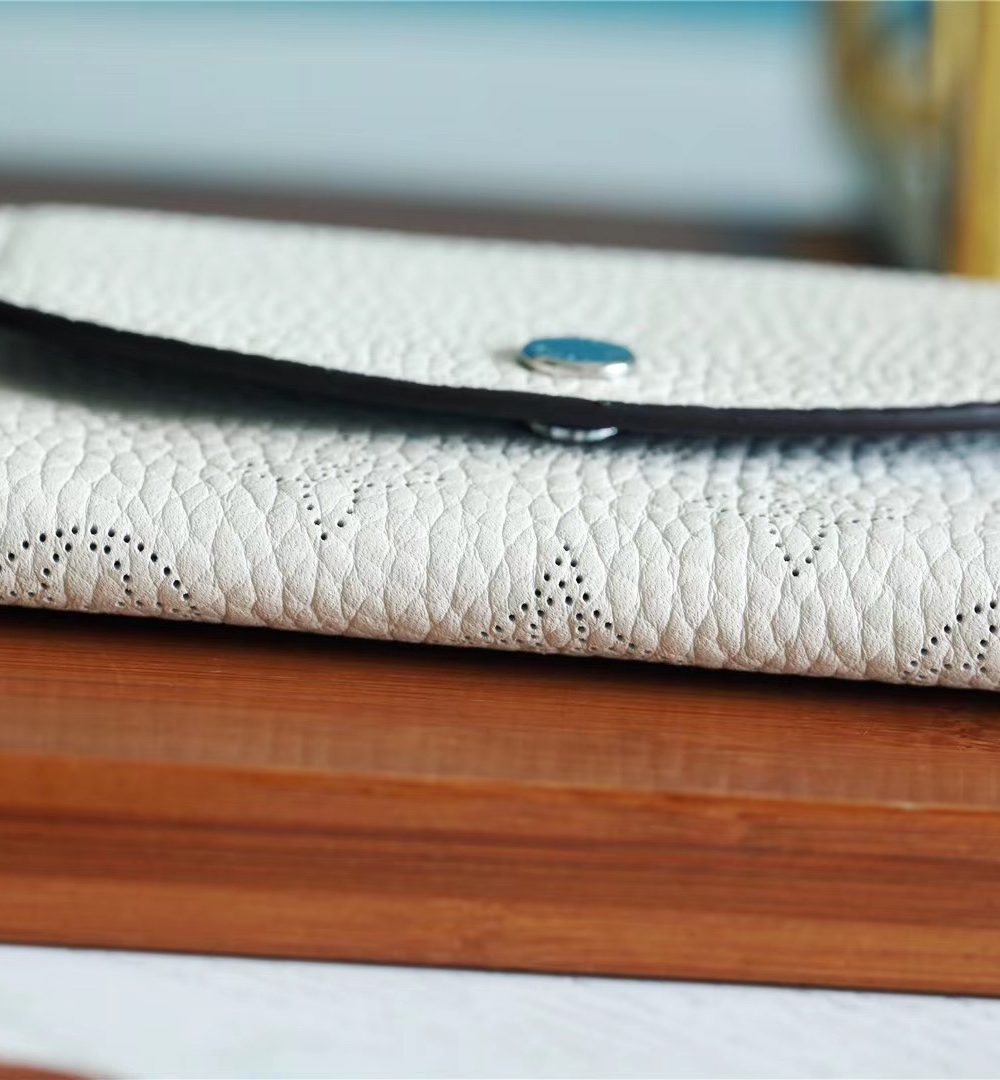 1:1 Replica Louis Vuitton Iris Compact Wallet Mahina White For Women, Women's Wallets 4.2in/12cm LV