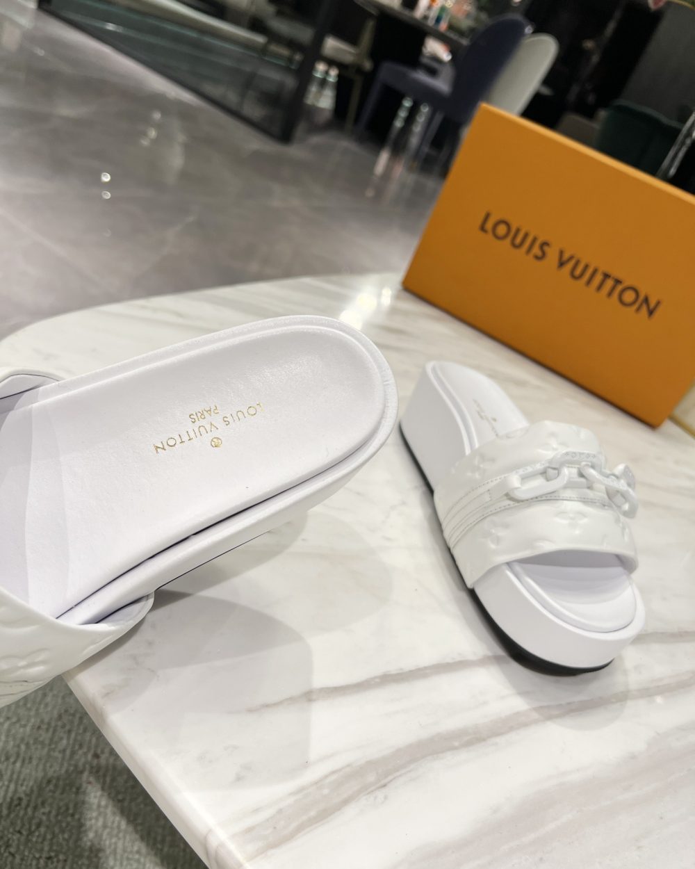 Louis Vuitton Jumbo Flatform Mule White For Women LV