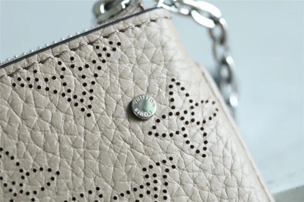 Louis Vuitton Key Pouch Mahina Grey For Women, Women's Wallets 5.1in/13cm LV