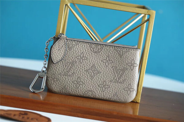 Louis Vuitton Key Pouch Mahina Grey For Women, Women's Wallets 5.1in/13cm LV