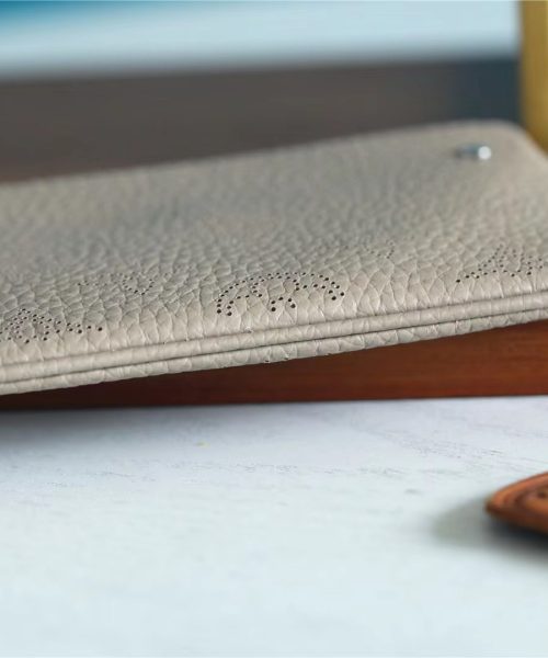 1:1 Replica Louis Vuitton Key Pouch Mahina Grey For Women, Women's Wallets 5.1in/13cm LV