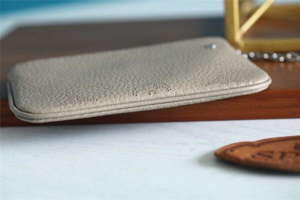 Louis Vuitton Key Pouch Mahina Grey For Women, Women's Wallets 5.1in/13cm LV