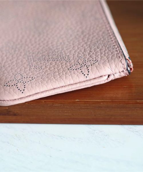 1:1 Replica Louis Vuitton Key Pouch Mahina Magnolia Pink For Women, Women's Wallets 5.1in/13cm LV M69508