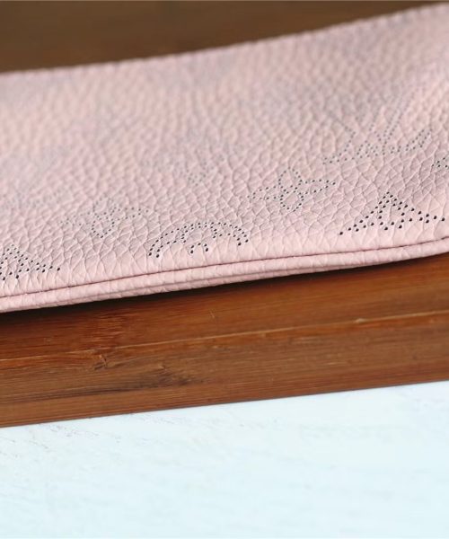 1:1 Replica Louis Vuitton Key Pouch Mahina Magnolia Pink For Women, Women's Wallets 5.1in/13cm LV M69508