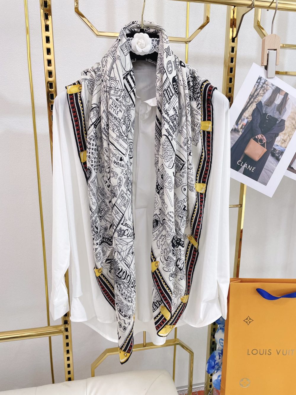 Louis Vuitton Louis in a Comic Shawl White 117cm/46in - Image 4