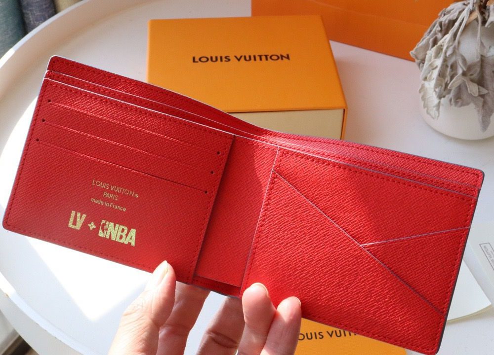 1:1 Replica Louis Vuitton LV x NBA Multiple Wallet Monogram Canvas For Men, Men's Wallet 4.5in/11.5cm LV M80105