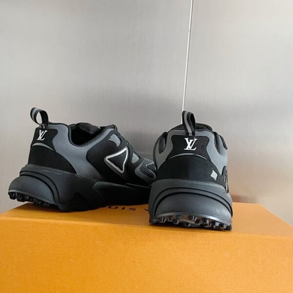 Louis Vuitton Men's LV Runner Tatic Sneaker Black For Men LV 1A9UNT