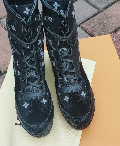 Louis Vuitton Metropolis Flat Ranger Monogram Denim Black For Women LV 1A9RPZ