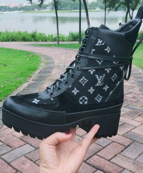 Louis Vuitton Metropolis Flat Ranger Monogram Denim Black For Women LV 1A9RPZ