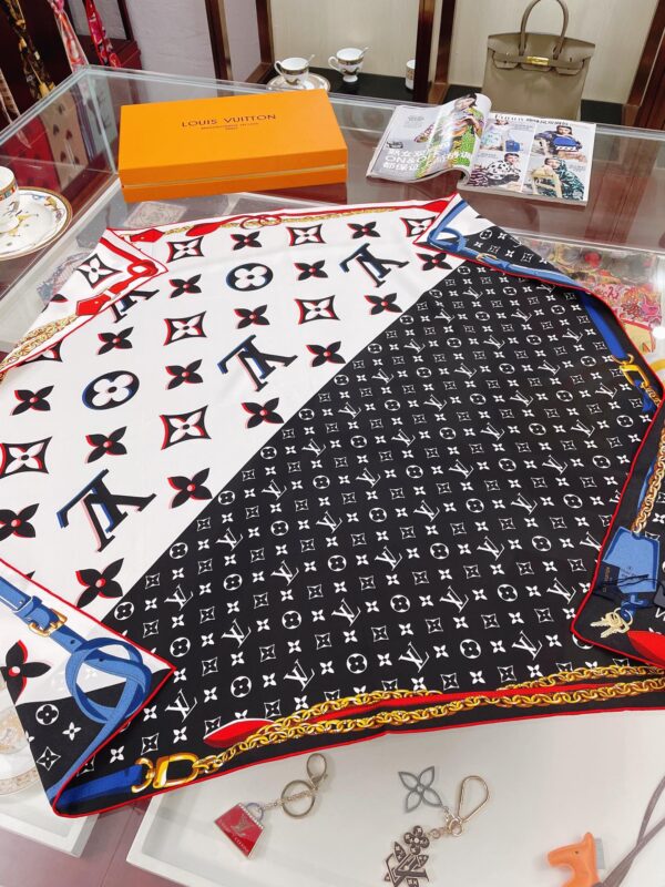 Louis Vuitton Monogram Pattern Black and White Square Scarf 90cm/35in 