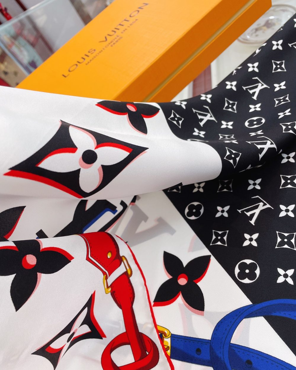 Louis Vuitton Monogram Pattern Black and White Square Scarf 90cm/35in 