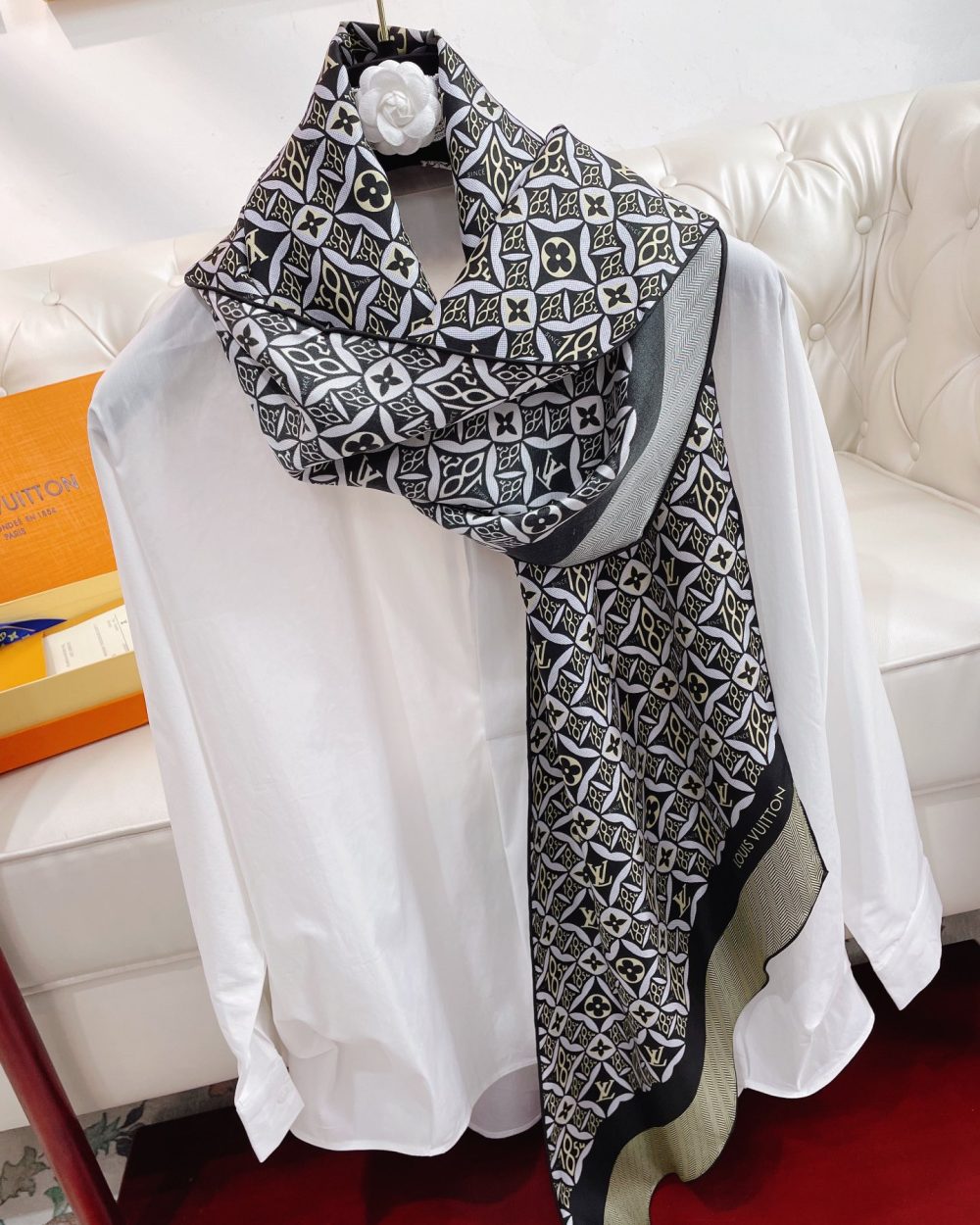 Louis Vuitton Monogram Pattern Black Scarf 175cm/69in 