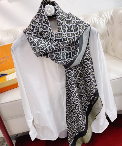 Louis Vuitton Monogram Pattern Black Scarf 175cm/69in 