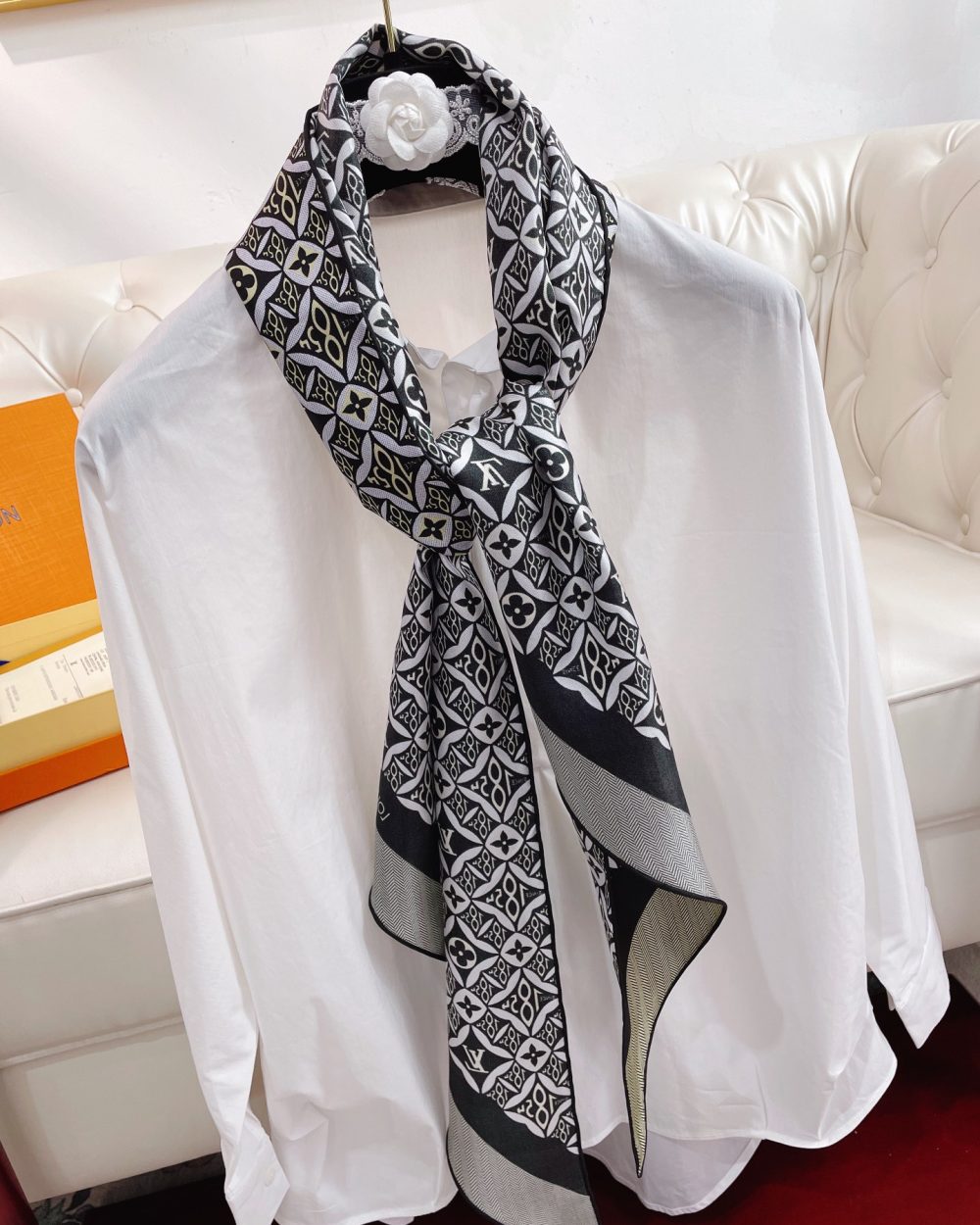 Louis Vuitton Monogram Pattern Black Scarf 175cm/69in 