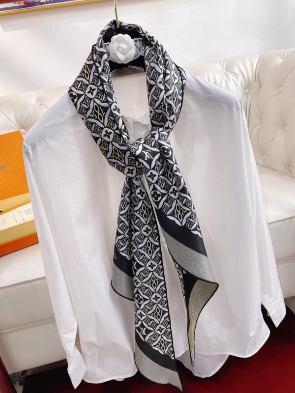 Louis Vuitton Monogram Pattern Black Scarf 175cm/69in 
