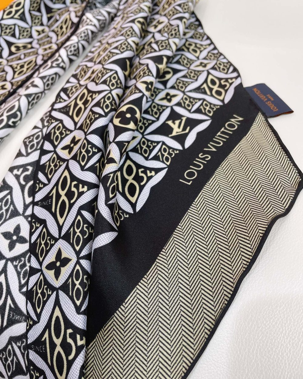 Louis Vuitton Monogram Pattern Black Scarf 175cm/69in 