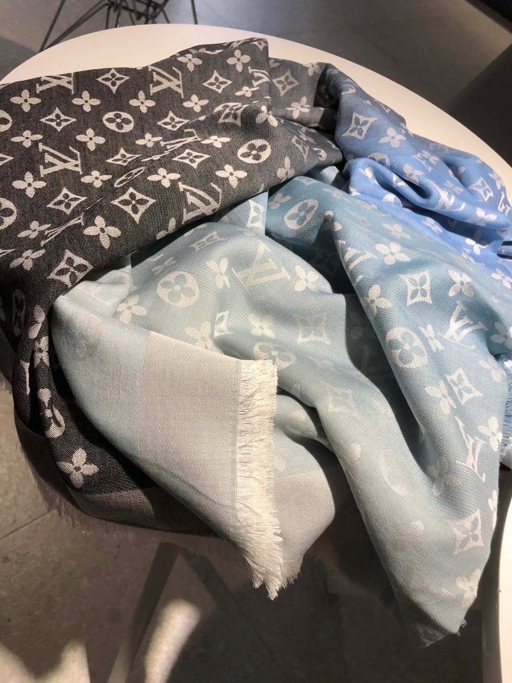 Louis Vuitton Monogram Showtime Shawl Scarf Black/Blue 55in/140cm - Image 2