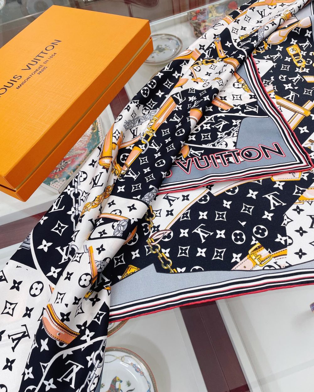 Louis Vuitton More and More Double Face Shawl Black Scarf 90cm/35in 