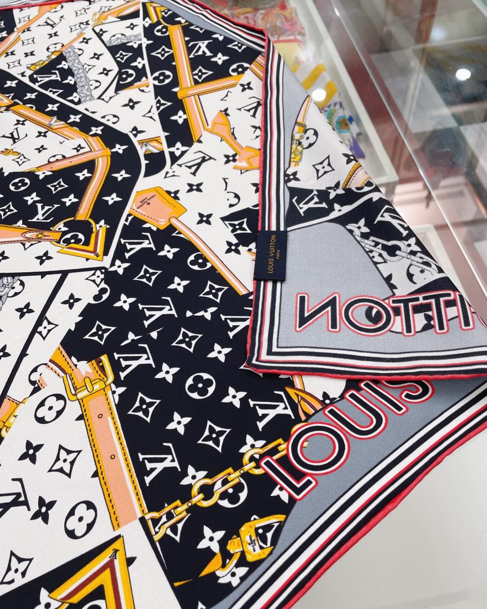 Louis Vuitton More and More Double Face Shawl Black Scarf 90cm/35in 