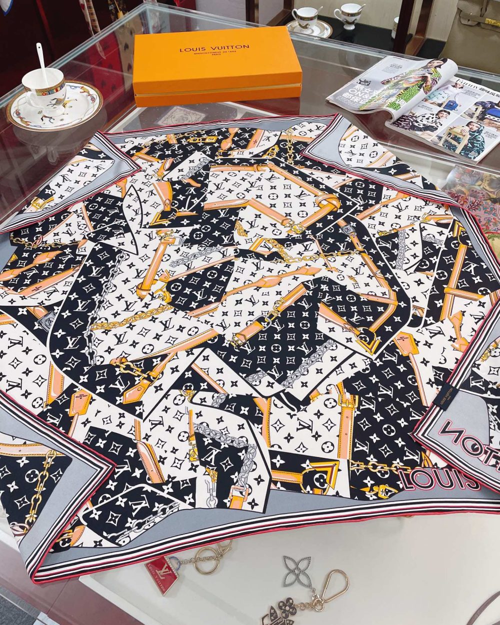 Louis Vuitton More and More Double Face Shawl Black Scarf 90cm/35in 