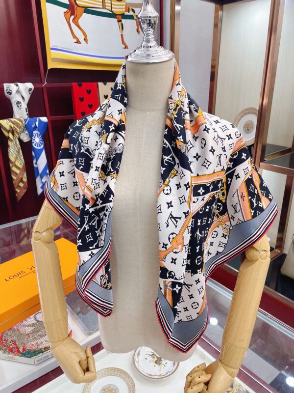 Louis Vuitton More and More Double Face Shawl Black Scarf 90cm/35in 